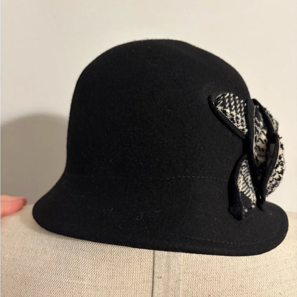Charter Club Black Hat w Plaid‎ Floral Accent Woman's Felt Bucket Hat 100% wool